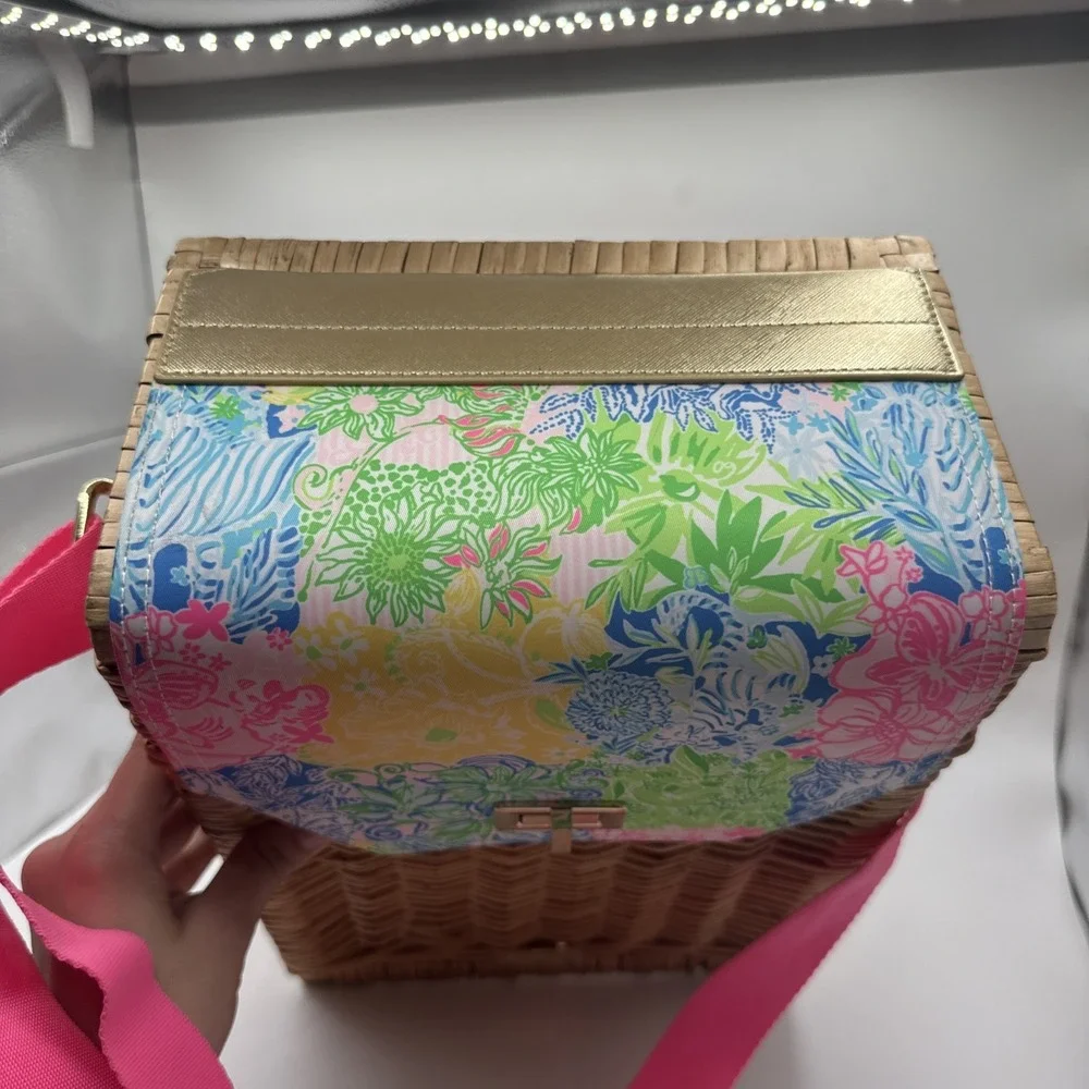 Lilly Pulitzer Wicker Wine Basket Rattan Cheek To Cheek Strap Carrier Floral